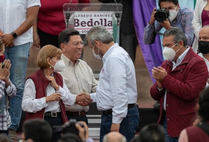 Alfredo Ramírez Bedolla entrega SEDRUA al grupo de Jesús Reyna