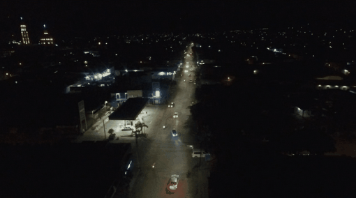 Concluye 2021 con alumbrado para más avenidas y calles de Apatzingán.