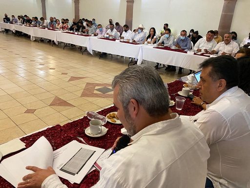 Alfredo Ramírez Bedolla se compromete con Apatzingán