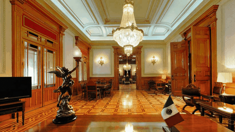 Las intrigas merodean en Palacio Nacional.