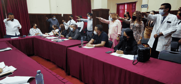 Toman protesta integrantes del Sistema para la protección de la niñez.