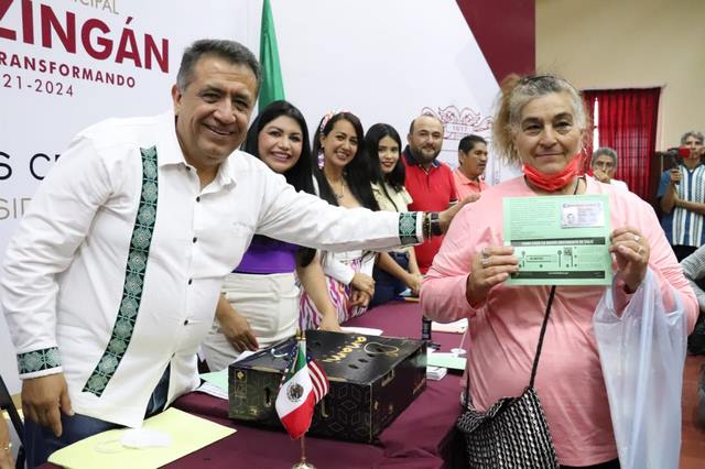 Entregan las primeras 34 visas del programa “Reencuentro Familiar”