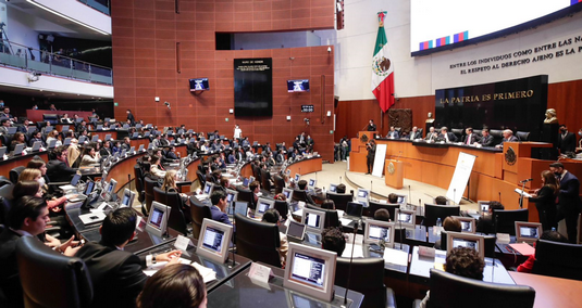 Prepárense para renovar liderazgos, sugiere Monreal a jóvenes