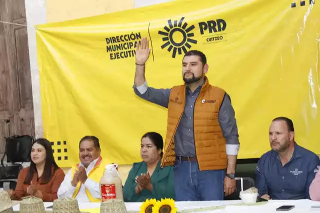 Con grandes mujeres y hombres construimos un PRD fuerte: Octavio Ocampo