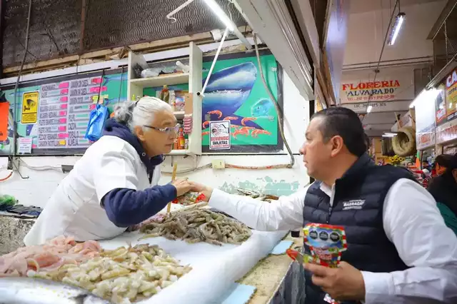 Celebra Barragán con locatarios 56 aniversario del Mercado Independencia