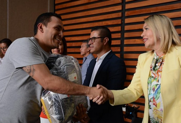 Trato igualitario para todas y todos los trabajadores de la UMSNH: rectora