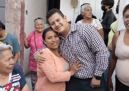 Víctor Zurita se reúne con las familias de la Independencia y La Aldea