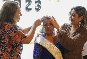 En un ambiente de gran colorido y muestra de habilidades, celebran Certamen Miss 60 Reina 2023