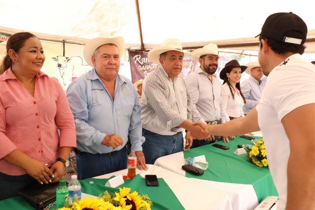 Inauguran con la exhibición de 76 ejemplares la Exposición Ganadera.