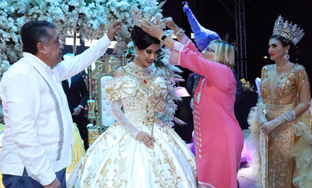 Ante más de diez mil personas coronan a Sheccid I.