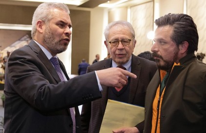 Transferencia de los servicios de salud garantiza derechos laborales: Bedolla