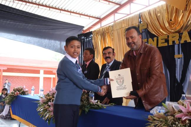 “Con el programa La Escuela es Nuestra, cerramos brechas y proporcionamos oportunidades equitativas para todos los estudiantes”: Julio Arreola, alcalde.