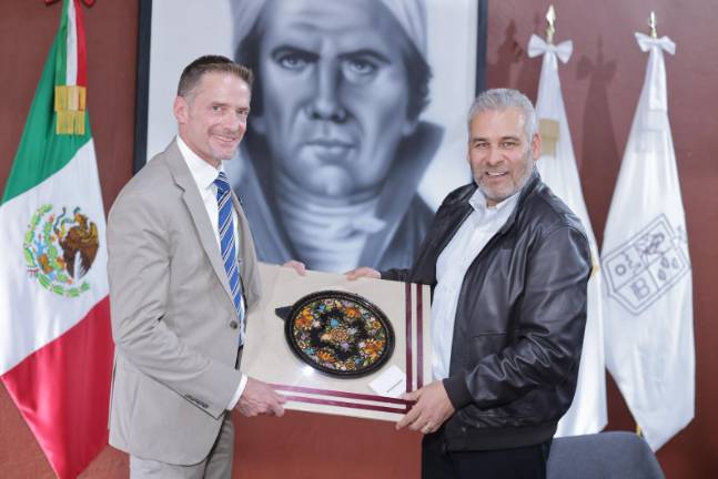 Bedolla y Agregado de Seguridad de EUA reforzarán acciones para mantener la exportación del aguacate