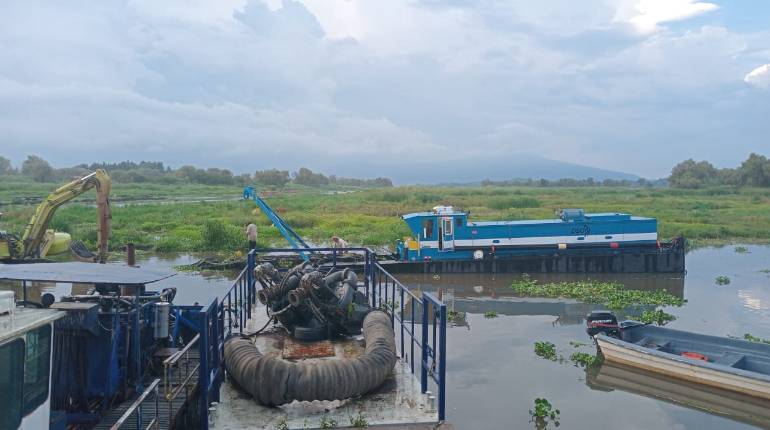 El Lago de Pátzcuaro se beneficia con una nueva draga para su recuperación: Compesca