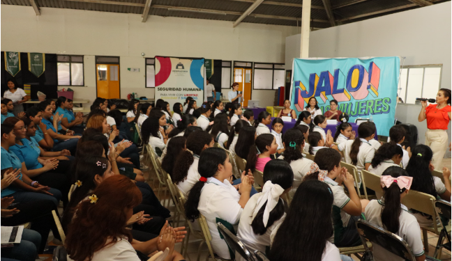 Apatzingán se suma a la Caravana “Jalo x las Mujeres” con entrega de productos menstruales