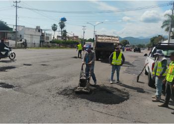 Gobierno de Apatzingán Arranca campaña de bacheo.