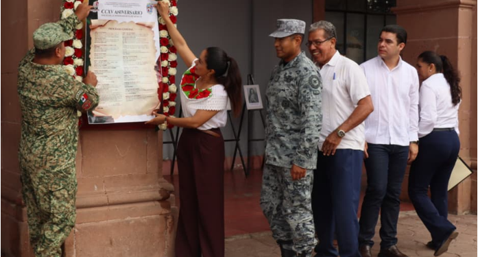 Con Bando Solemne, Fanny Arreola inaugura el espíritu patrio en Apatzingán.