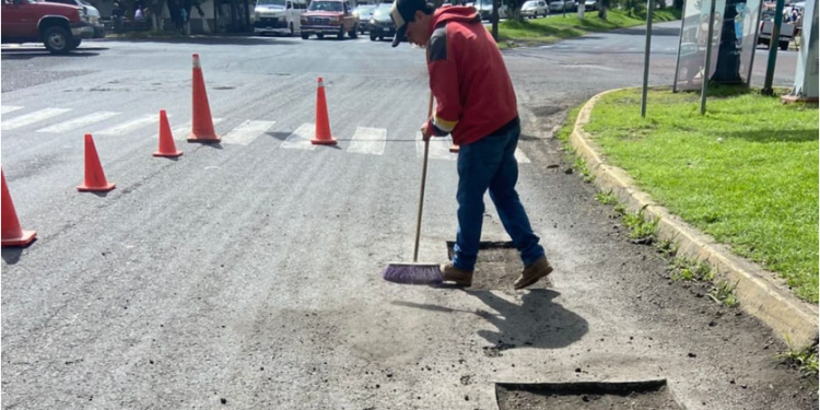 Gobierno de Pátzcuaro Refuerza Labores de Bacheo en el Libramiento