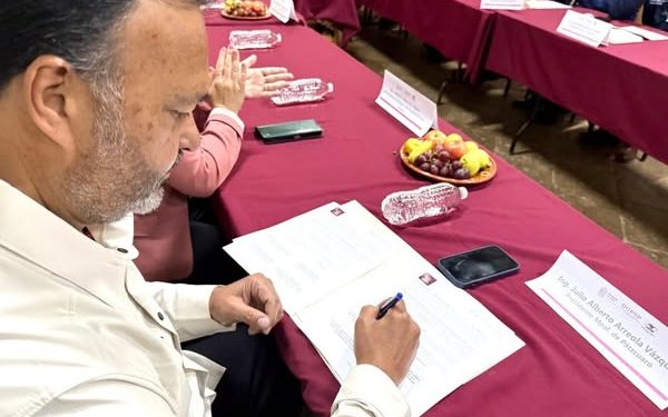 Julio Arreola Firma Convenio para Ampliar el Registro de Beneficiarios del IMSS-Bienestar en Pátzcuaro y la Región