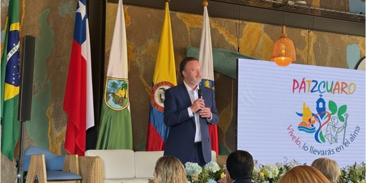 Julio Arreola lleva a Colombia la Marca Ciudad Pátzcuaro: Vívelo, lo Llevarás en el Alma