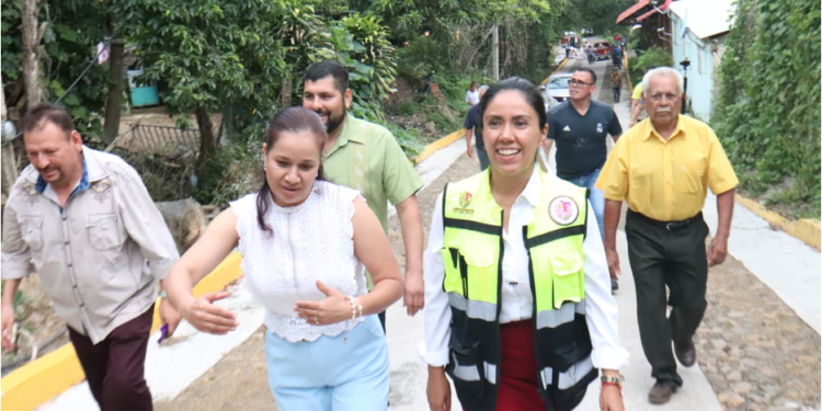 Santiago Acahuato avanza con nueva infraestructura: Fanny Arreola