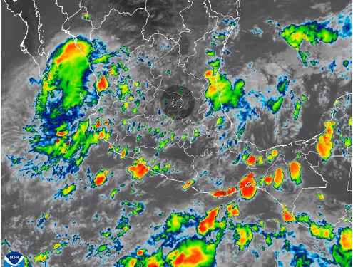 De acuerdo con las recientes imágenes de satélite, en el transcurso de esta tarde y noche se han desarrollado intensos núcleos de tormenta en el occidente y sureste.