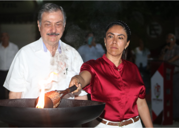 Apatzingán recibe con orgullo el Fuego Patrio 2025