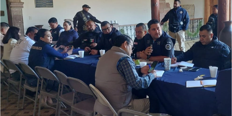 En Pátzcuaro, autoridades de los tres niveles inician coordinación para el Operativo Noche de Ánimas 2025