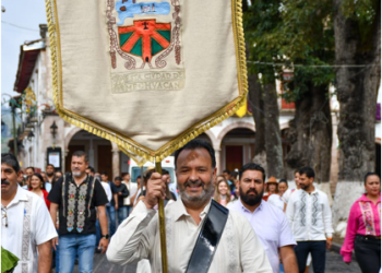 Julio Arreola Encabeza la Pega de Bando Solemne por el 491 Aniversario de Pátzcuaro
