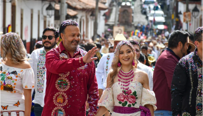 Pátzcuaro celebra 491 años de historia con un desfile lleno de cultura y tradición