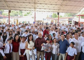 Fanny Arreola refrenda compromiso con la educación con el programa “Jalo a estudiar”