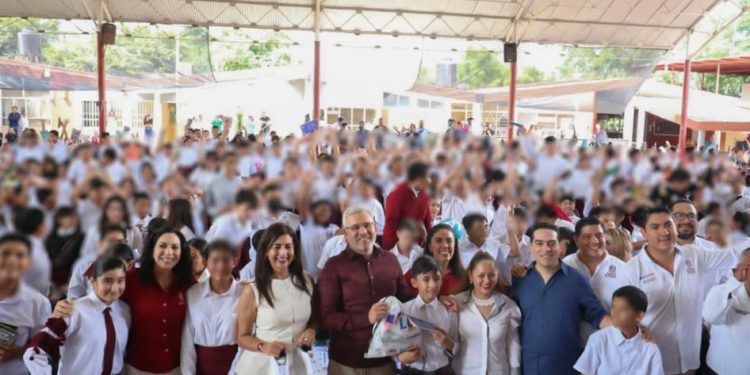 Fanny Arreola refrenda compromiso con la educación con el programa “Jalo a estudiar”