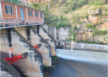 Conagua disminuye desfogue controlado de la presa de Cointzio