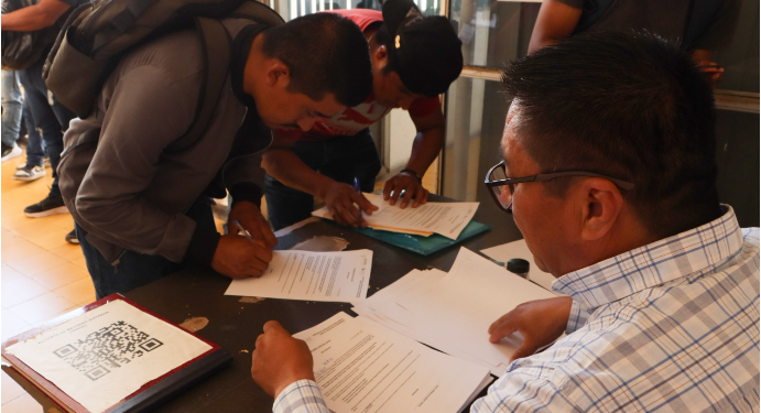 Trabajadores agrícolas de Guerrero son seleccionados para trabajar legalmente en Estados Unidos