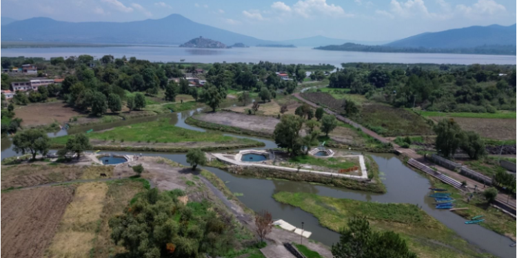 Compesca prepara muelles y canales del lago de Pátzcuaro para Noche de Muertos
