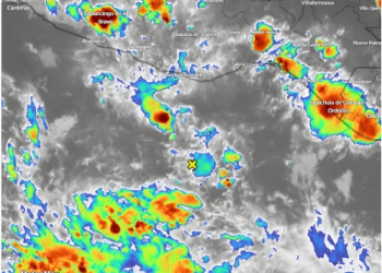 La zona de inestabilidad con potencial ciclónico al sur de México está a punto de desintegrarse.