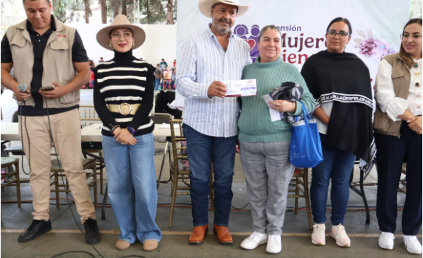 Julio Arreola Respalda a las Mujeres de Pátzcuaro con Hechos