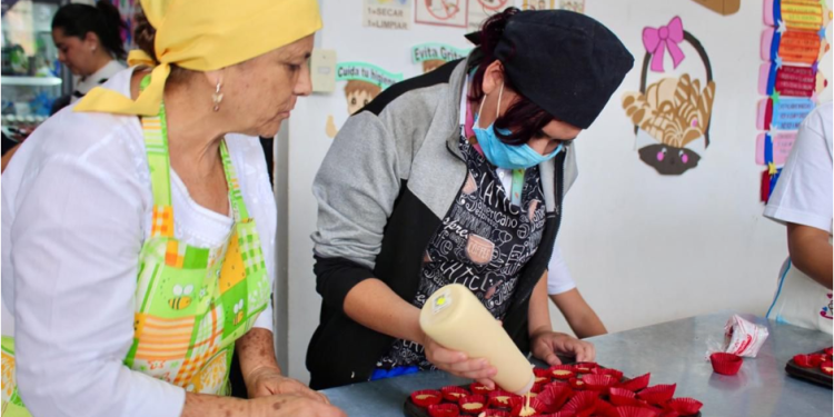 Icatmi extiende oferta educativa gratuita a mujeres con cáncer en todos sus planteles