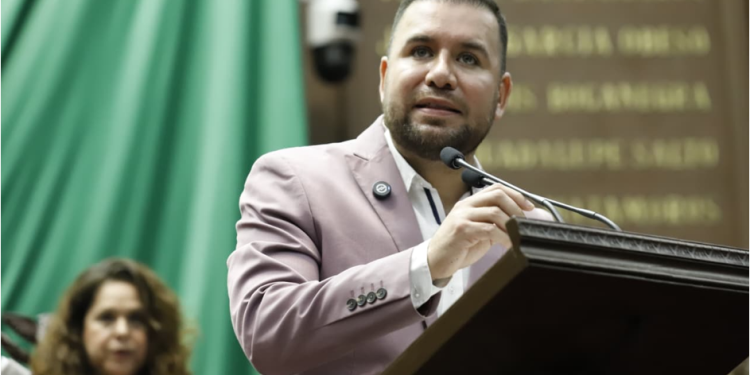 Reconoce Reyes Galindo a profesoras y profesores como actores claves de la transformación en Michoacán