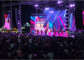 Feria octubrina vibra con Banda El Recodo y fortalece la economía local.