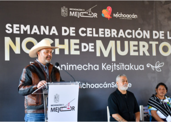 Julio Arreola impulsa la preservación de la Noche de Ánimas en la región lacustre