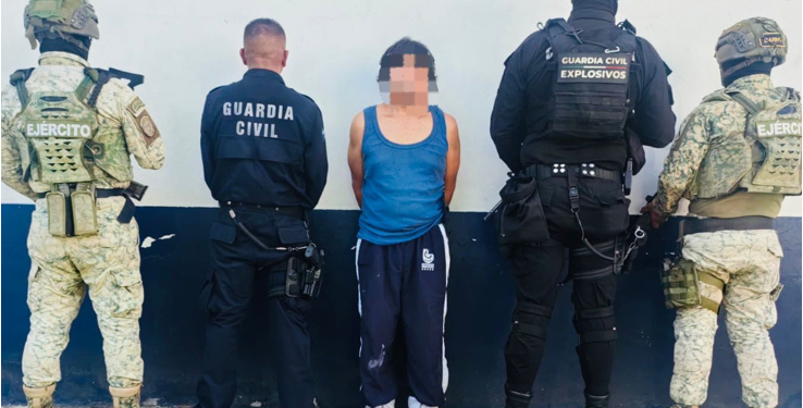 En Operación Apatzingán, hombre es asegurado con arma de fuego y 7 artefactos explosivos