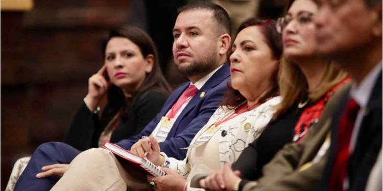 Urgente redignificar salarios de médicas y médicos residentes: Reyes Galindo