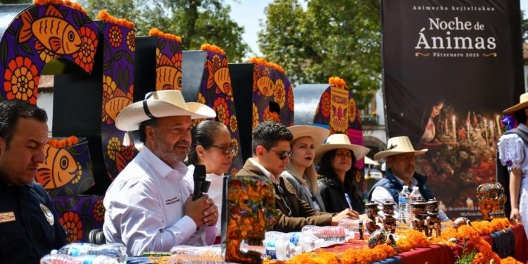 Julio Arreola presenta la Noche de Ánimas 2025 en Pátzcuaro