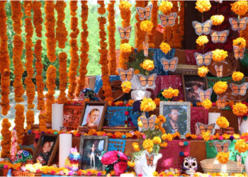 Michoacán cautiva en Xcaret por su tradición de Noche de Muertos