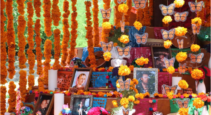 Michoacán cautiva en Xcaret por su tradición de Noche de Muertos