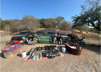 Más de 300 kilogramos de droga y 14 armas largas asegurados en Huetamo: SSP