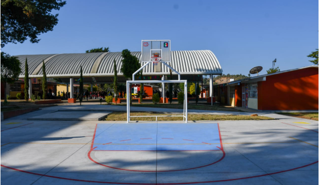 Julio Arreola impulsa espacios dignos para la educación y el deporte en Pátzcuaro