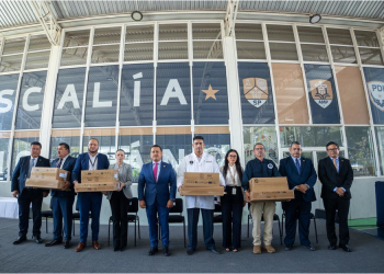 Entrega Carlos Torres Piña equipo de cómputo a fiscalías regionales en la primera etapa del programa de fortalecimiento tecnológico de la FGE