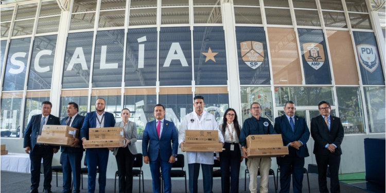 Entrega Carlos Torres Piña equipo de cómputo a fiscalías regionales en la primera etapa del programa de fortalecimiento tecnológico de la FGE